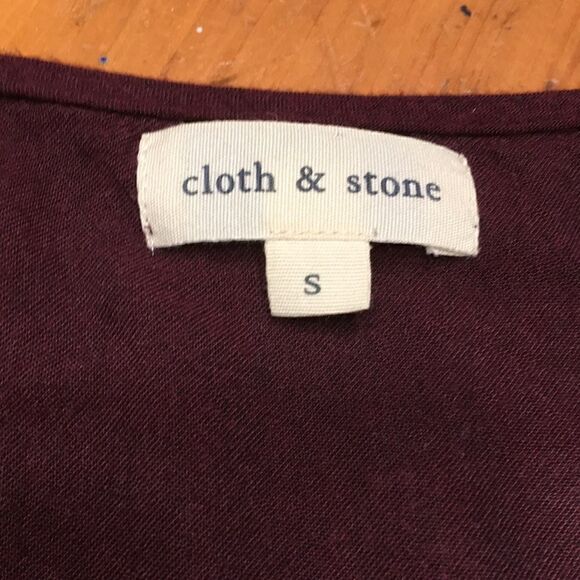 Cloth & Stone Cold Shoulder Top - Picture 3 of 6